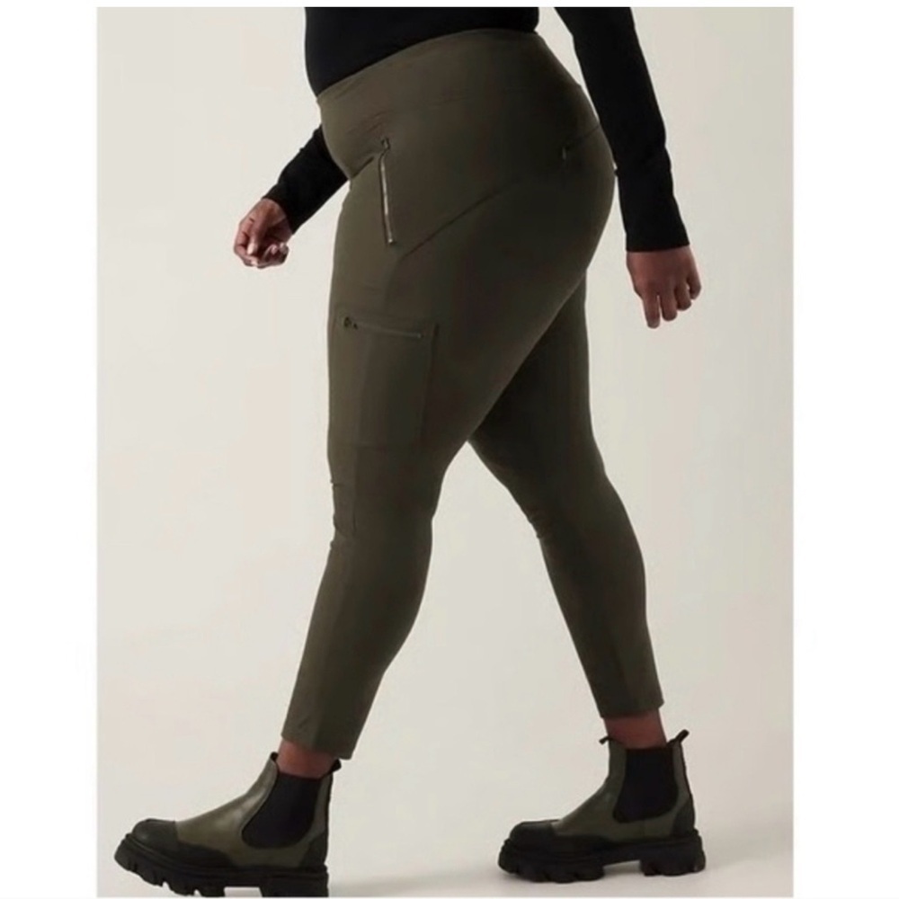 Athleta Headlands Hybrid Cargo Tight Green Cargo Pants Size 22